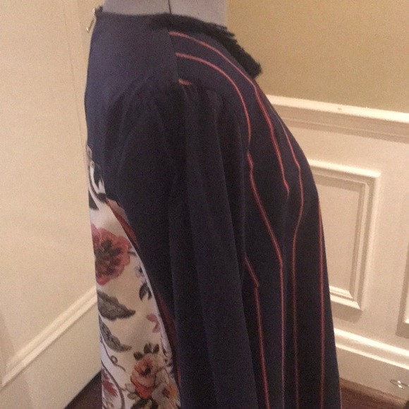 Blouse with zipper closure in back w/ floral silk - Picture 5 of 8